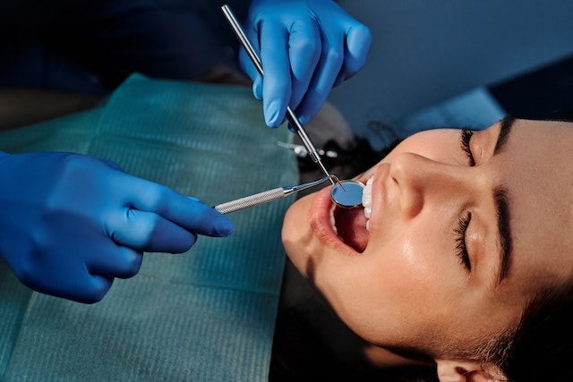 Centre dentaire : quels sont les différents traitements auxquels on a droit ?